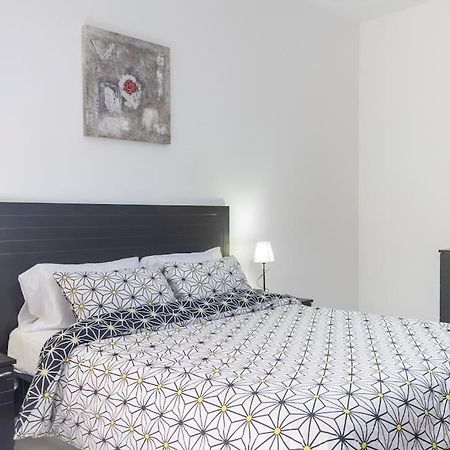 Modern Apt. Close To The Square Сейнт Полс Бей Екстериор снимка