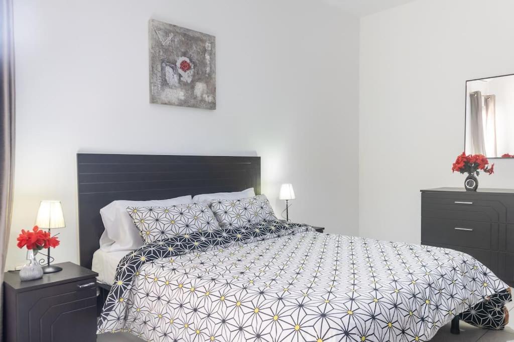Modern Apt. Close To The Square Сейнт Полс Бей Екстериор снимка