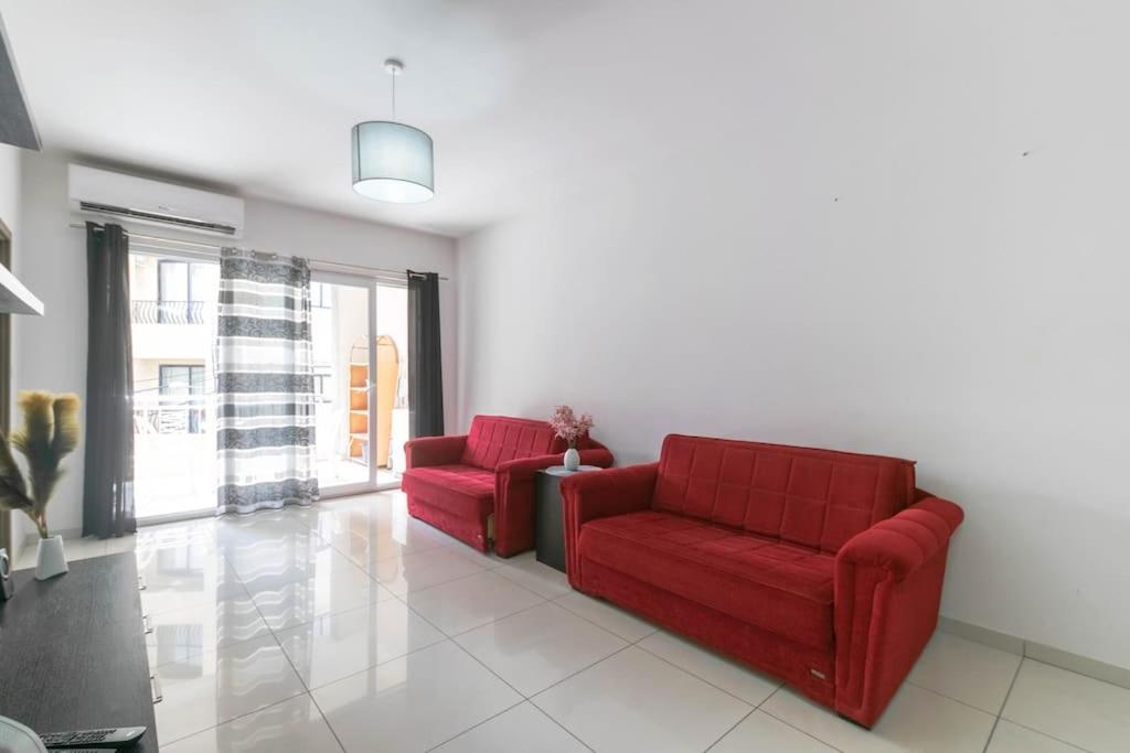 Modern Apt. Close To The Square Сейнт Полс Бей Екстериор снимка